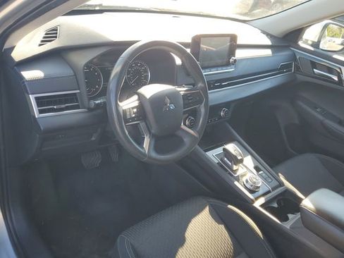Used 2023 Mitsubishi Outlander ES image 19