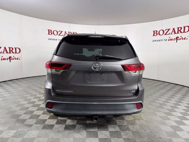 Used 2019 Toyota Highlander SE FWD image 11