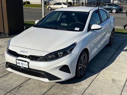 Used 2023 Kia Forte LXS image 4