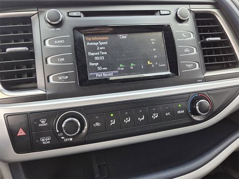 Used 2019 Toyota Highlander LE image 9