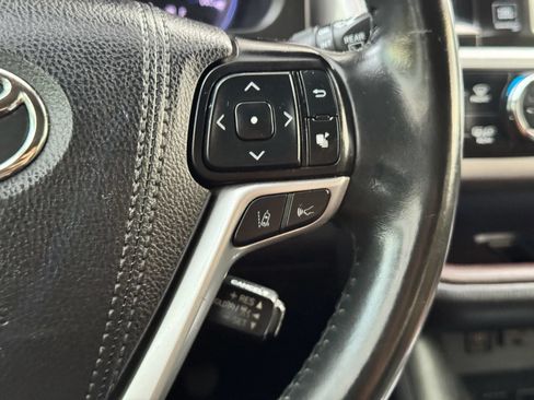 Used 2019 Toyota Highlander Limited FWD image 25