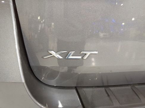 Used 2022 Ford Explorer XLT image 11