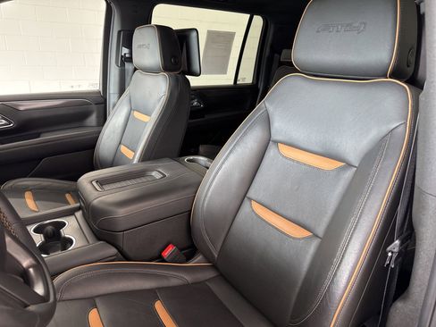 Used 2024 GMC Yukon XL AT4 w/ AT4 Premium Package AWD/4WD image 16
