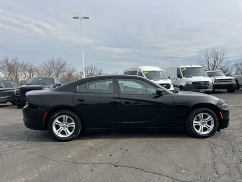 Used 2022 Dodge Charger SXT image 2