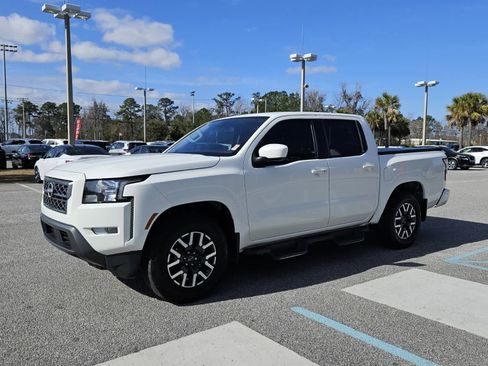 Used 2023 Nissan Frontier SV w/ SV Convenience Package image 2