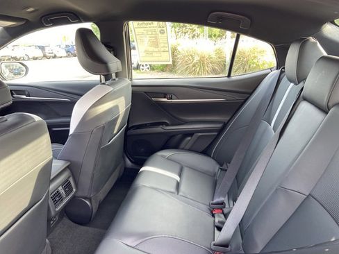 Used 2025 Toyota Camry SE image 17