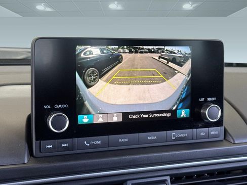 Used 2025 Honda Pilot Sport image 23