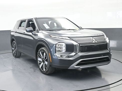 New 2026 Mitsubishi Outlander SE image 9