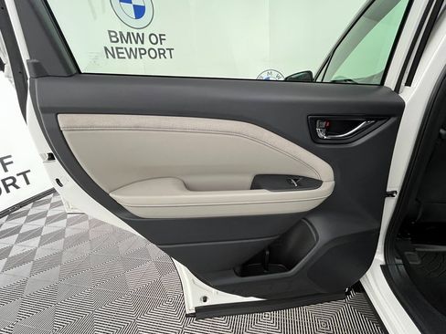 Used 2025 Subaru Forester Limited image 27