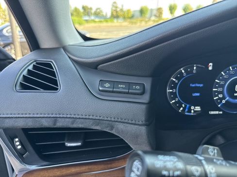 Used 2016 Cadillac Escalade Premium AWD/4WD image 42