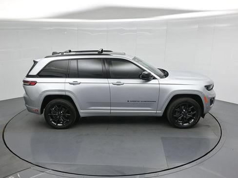 Used 2023 Jeep Grand Cherokee 30th Anniversary AWD/4WD image 40