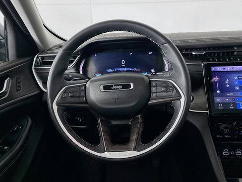 Used 2023 Jeep Grand Cherokee Limited image 18