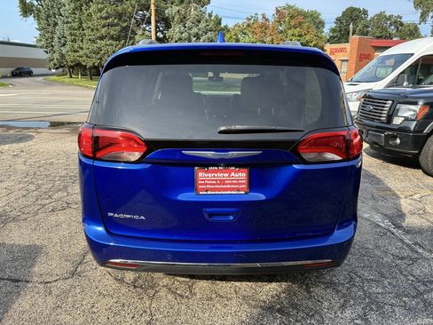 Used 2019 Chrysler Pacifica Touring-L FWD image 8