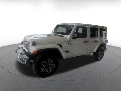 Used 2025 Jeep Wrangler Unlimited Sahara AWD/4WD image 6