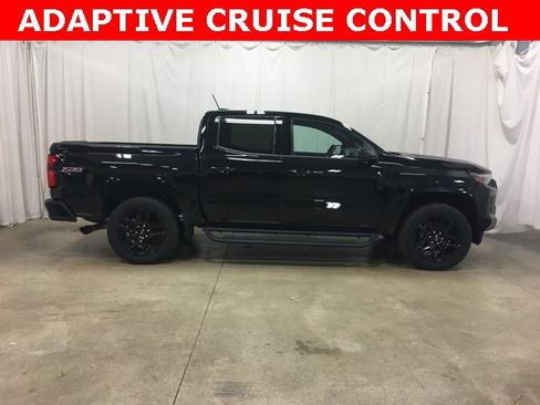 Used 2025 Chevrolet Colorado Z71 w/ Technology Package image 2