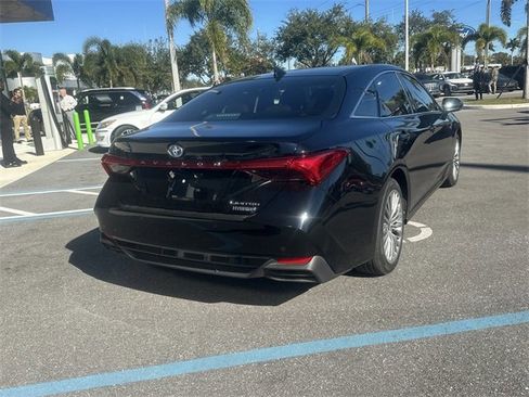 Used 2022 Toyota Avalon Limited image 6