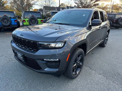 New 2025 Jeep Grand Cherokee Limited w/ Black Appearance Package image 2