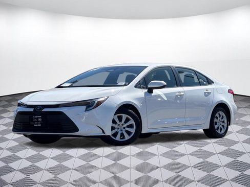 Used 2024 Toyota Corolla LE FWD image 1