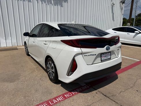 Used 2020 Toyota Prius Prime Limited FWD image 4