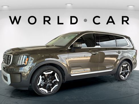 Certified 2025 Kia Telluride S FWD image 11