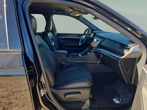 New 2026 Jeep Grand Cherokee Altitude AWD/4WD image 30