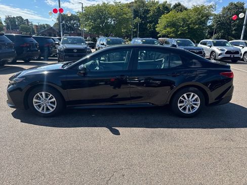 Used 2025 Toyota Camry LE FWD image 4