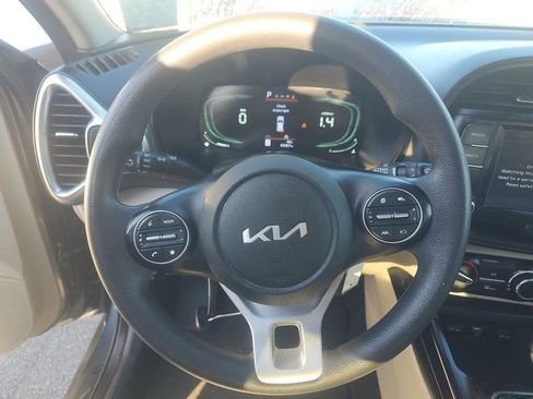 Used 2023 Kia Soul LX w/ LX Technology Package image 5