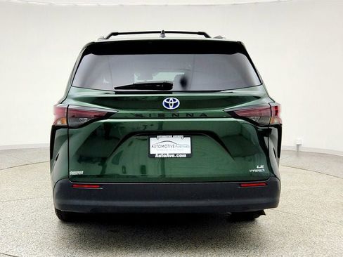 Used 2024 Toyota Sienna LE image 6