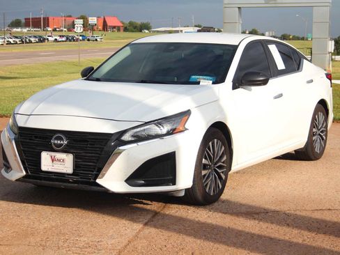 Used 2025 Nissan Altima 2.5 SV FWD image 4