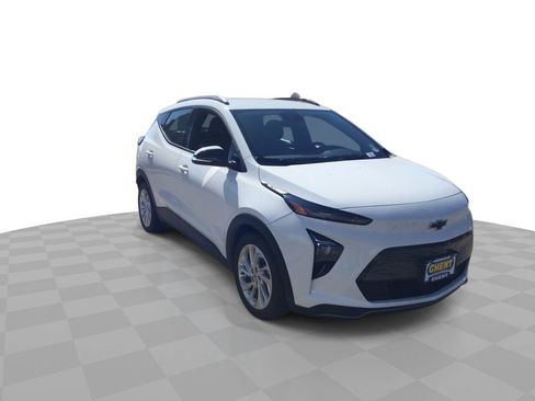 Used 2023 Chevrolet Bolt EUV LT w/ Comfort Package image 2