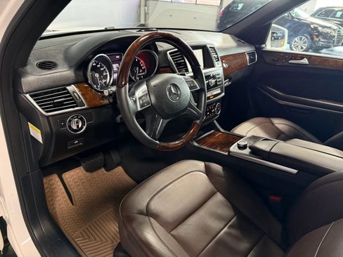 Used 2014 Mercedes-Benz GL 450 4MATIC image 17