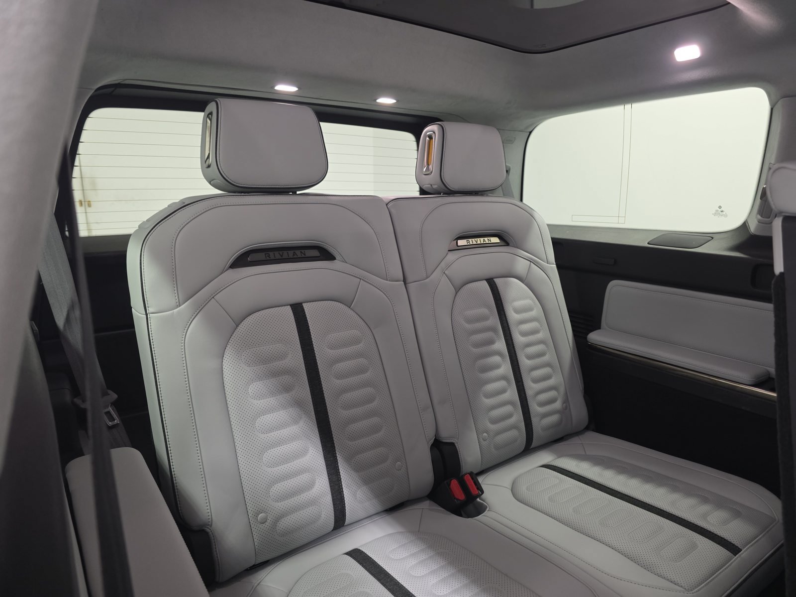 Used 2023 Rivian R1S Launch Edition Quad AWD/4WD image 25