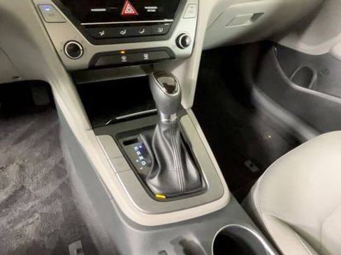 Used 2017 Hyundai Elantra SE FWD image 29