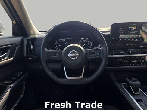 Used 2025 Nissan Pathfinder SL image 14