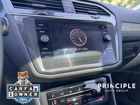 Used 2023 Volkswagen Tiguan SE w/ Panoramic Sunroof Package FWD image 24