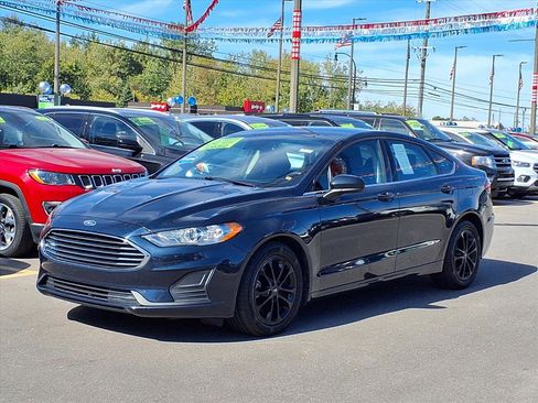 Used 2020 Ford Fusion SE image 1