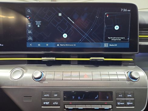 Used 2024 Hyundai Kona Limited FWD image 11