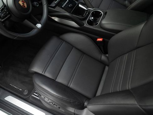 Certified 2025 Porsche Cayenne Coupe image 16