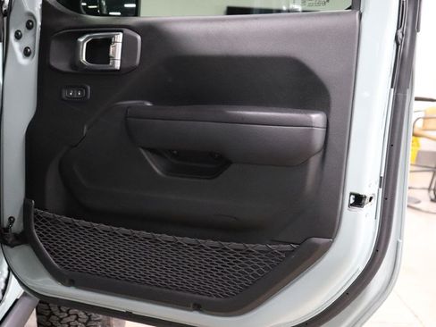 Used 2024 Jeep Wrangler Unlimited AWD/4WD image 21