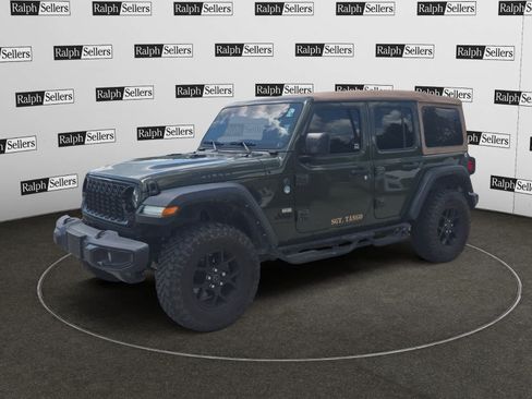 Used 2024 Jeep Wrangler Unlimited Sport AWD/4WD image 2