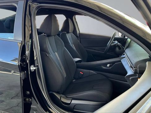 Used 2025 Hyundai Elantra SEL FWD image 25
