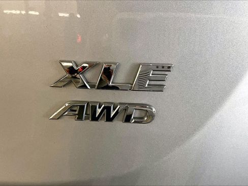 Used 2015 Toyota RAV4 XLE image 10