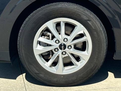 Used 2024 Kia Carnival LX image 5