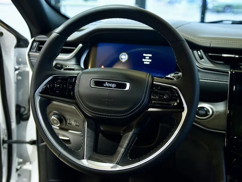 Used 2023 Jeep Grand Cherokee Overland image 20