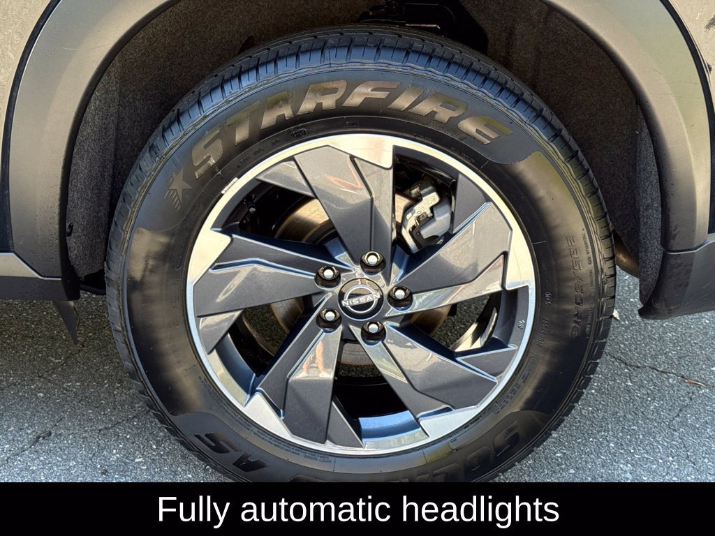 Used 2025 Nissan Rogue SV FWD image 11