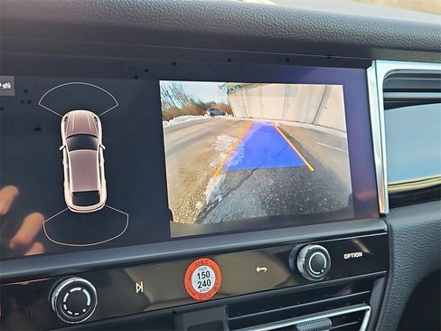 Certified 2025 Porsche Macan image 17