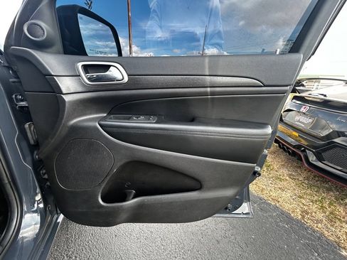 Used 2018 Jeep Grand Cherokee Altitude image 19