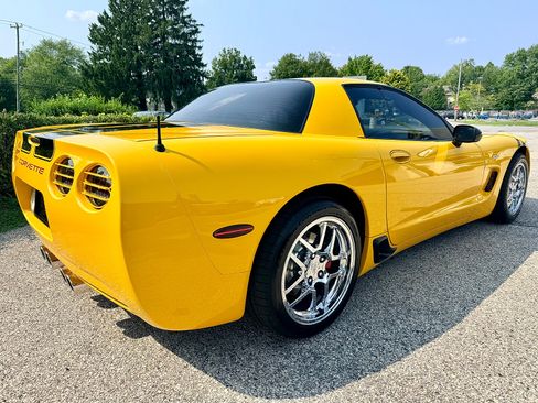 Used 2004 Chevrolet Corvette Z06 w/ Memory Package RWD image 4