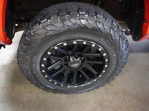 Used 2017 Toyota Tacoma TRD Sport image 16