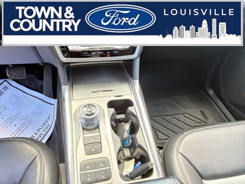 Used 2023 Ford Explorer XLT w/ Equipment Group 202A RWD image 19